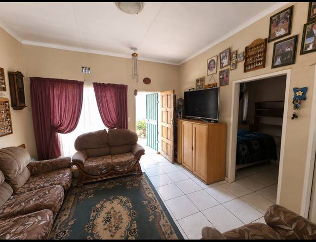 2 BEDROOM TOWNHOUSE FOR SALE IN KOOKRUS